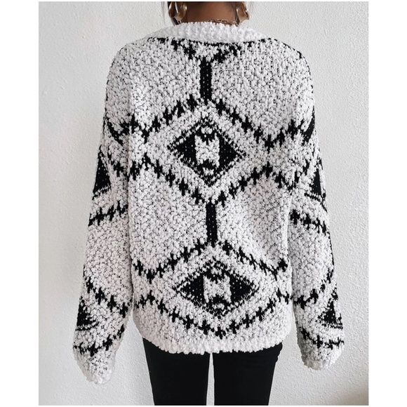 Cozy Popcorn V-neck Off shoulder Sweater - Picture 3 of 4